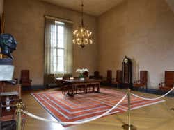 A square room in Stockholm City Hall with a small wooden table on a red rug